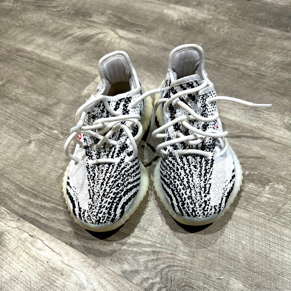 adidas Yeezy Boost 350 V2
Zebra (2022)